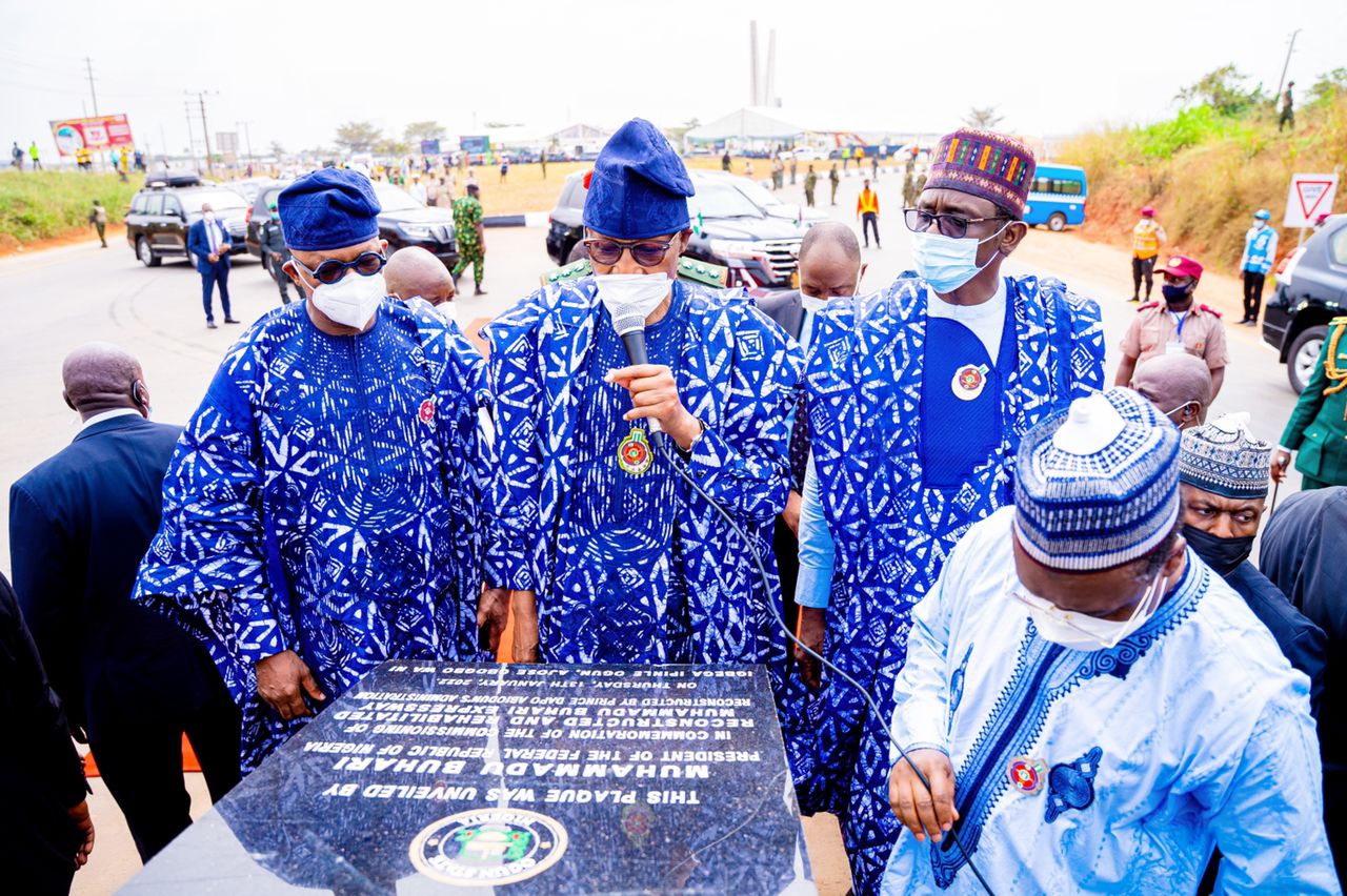Nigerian President Inaugurates Five Strategic Projects, Assures Nigerians of Timely Delivery of Sagamu-Benin, Lagos-Ibadan Expressways