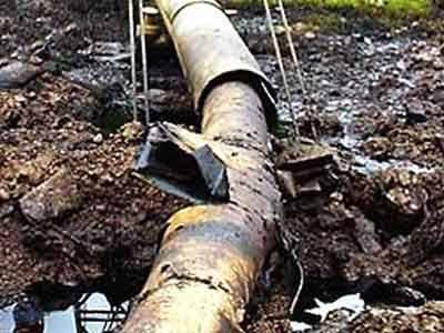 FG reads riot act to pipeline vandals, illegal refiners.