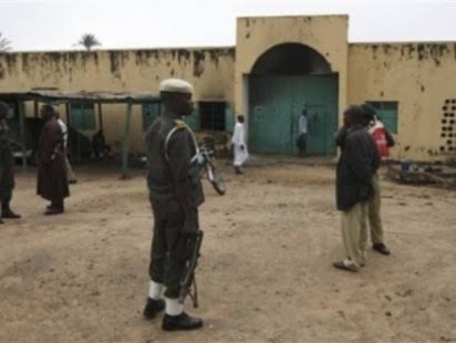 Breaking:Pandemonium in old Port Harcourt Township as gunshots verberate in alleged jail break.