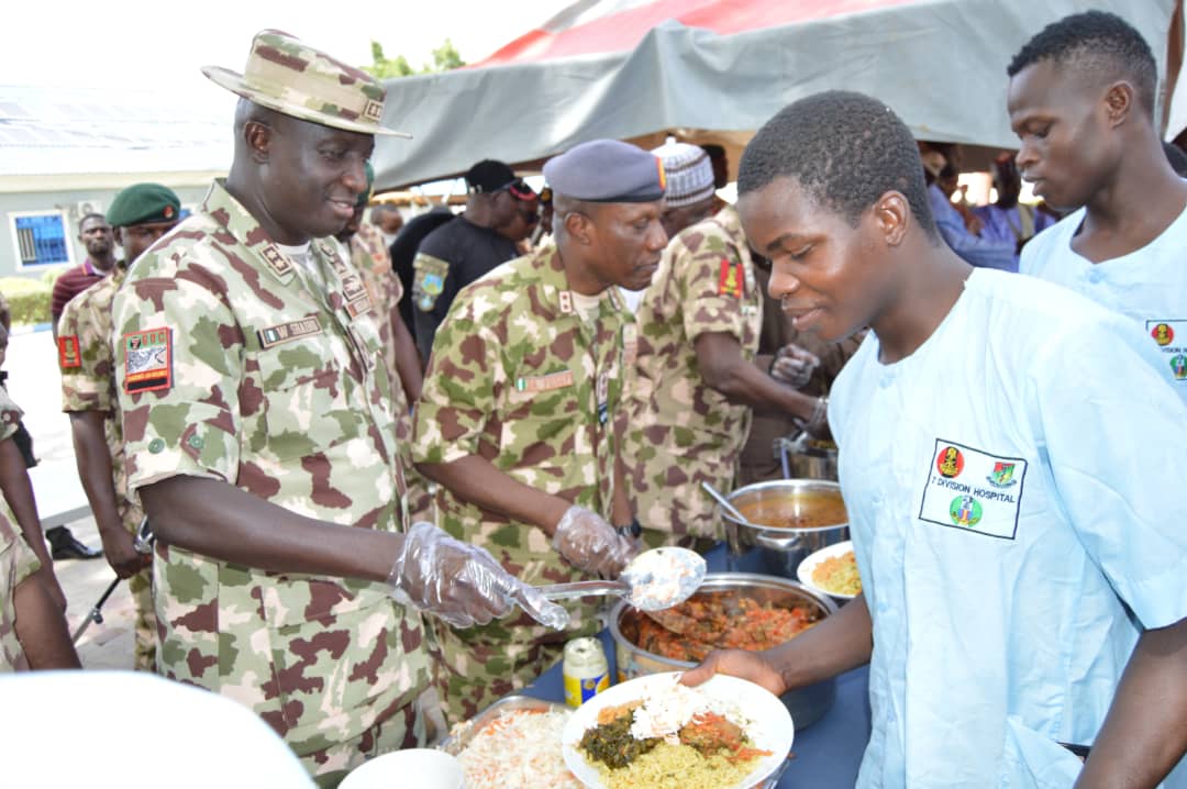 Nigeria’s Army and Air  Chiefs  Fete Troops in Frontline, Reaffirm Commitment to Troops’ Welfare.