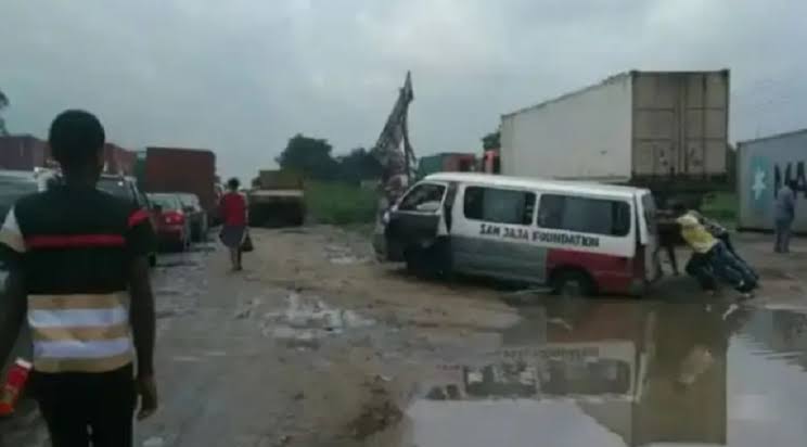 Breaking:Buhari asks NNPC to fix Eleme,Onne axis of East West Road.