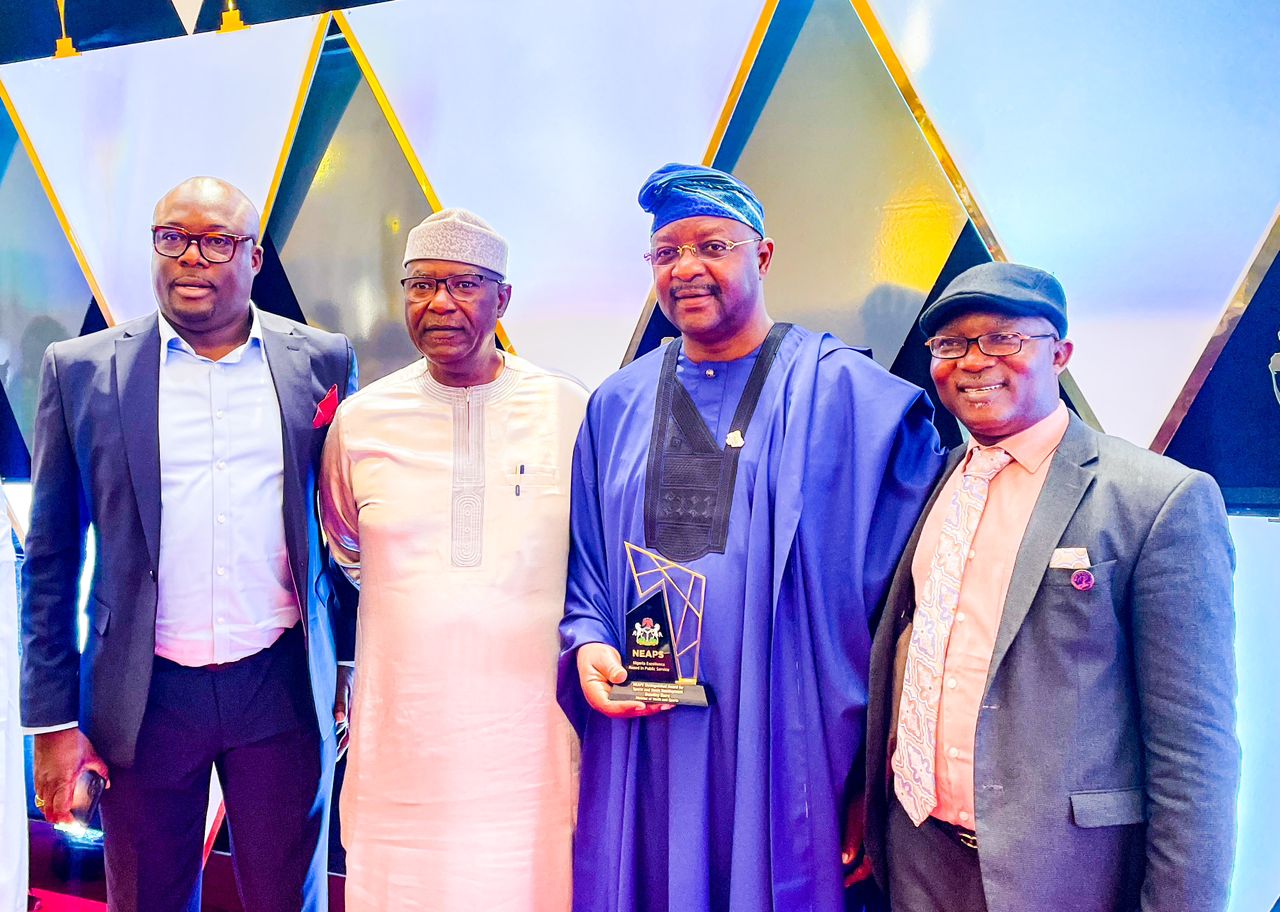 Nigeria’s Sports Minister Bags Federal Government’s Excellence in Public Service Award.