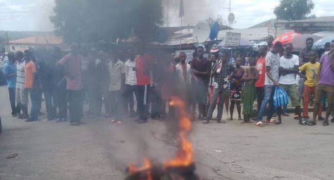 Two POS Robbers Set Ablaze In Lagos.