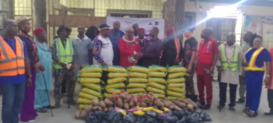 Rotary Donates Over N1.5million worth of Foodstuff To Flood Victims in Rivers Community.