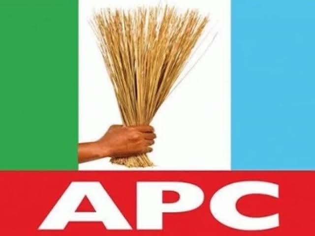 Cash crunch:APC Governors in closed door meeting with President Buhari.