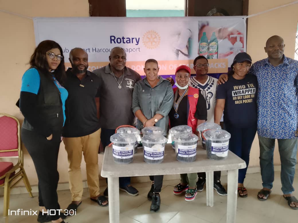 Rotary Club PH Seaport Empowers  Needy in Rivers Community.Distributes Starter Packs.