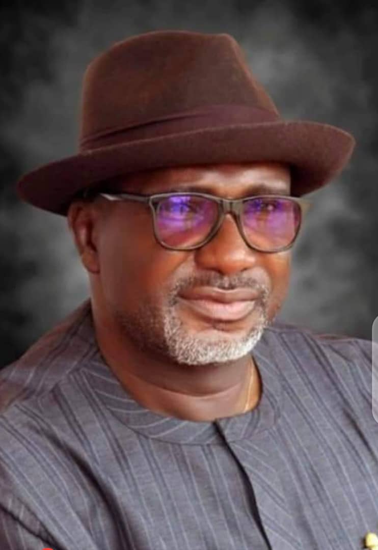 Obuah Awards Scholarship To 100 UNIPORT Students.