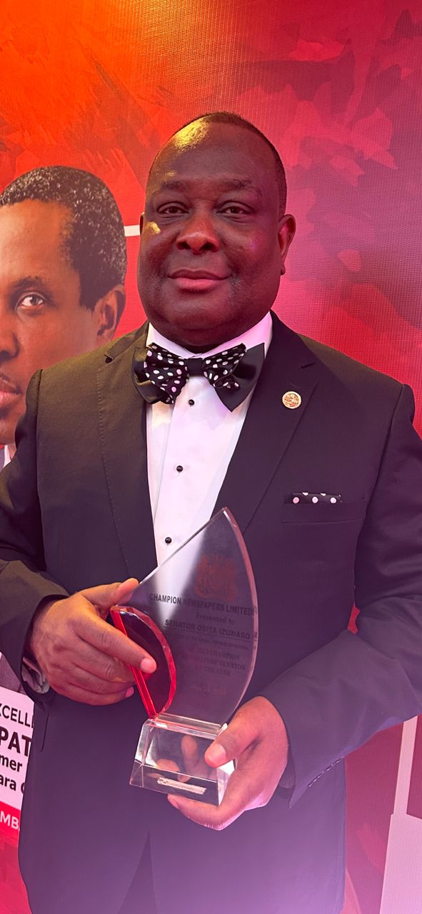 Izunaso WinsSenate Of The Year Award.