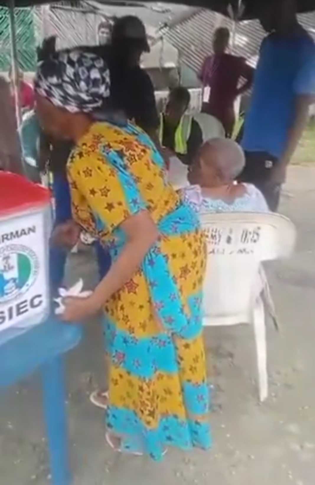 Breaking: Gunmen Allegedly Loyal To Rivers Senator Kill Vigilante member as Octogenarian cast vote in Okrika.