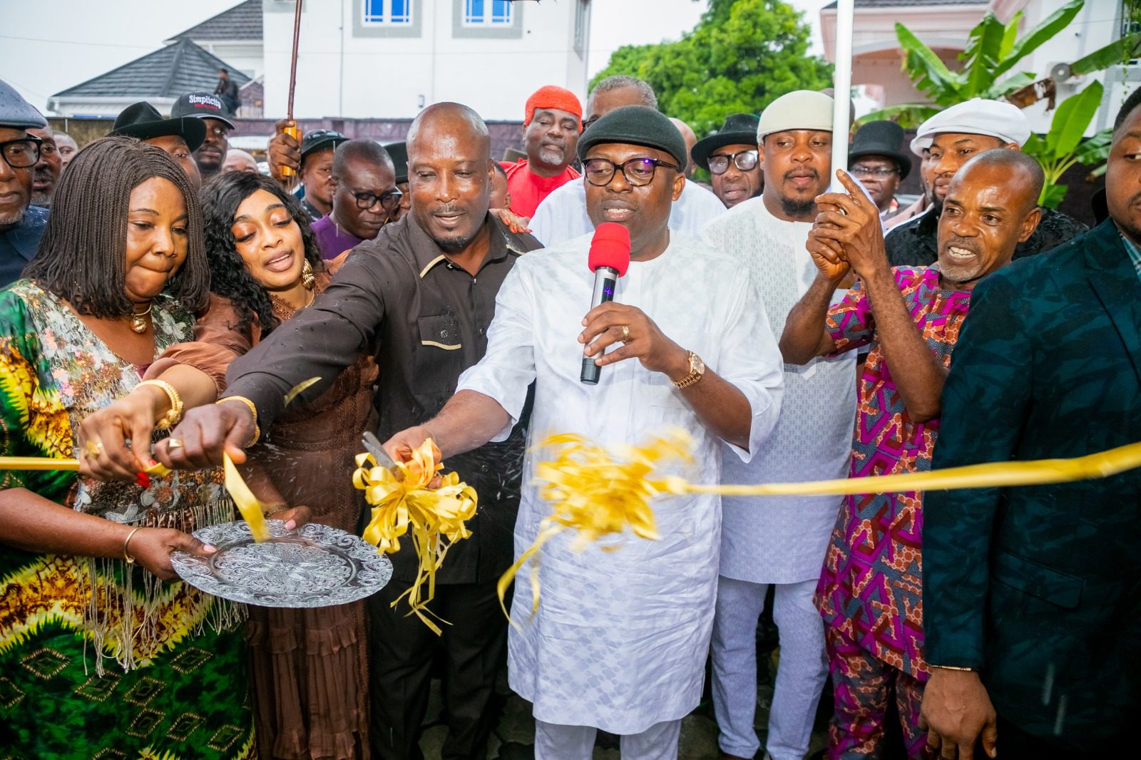 GOV FUBARA INAUGURATES ROAD PROJECT TO CELEBRATE SOBOMABO JACKRICH ON BIRTHDAY.
