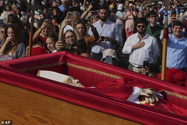 Pope Francis’s Body Lying In State As Over 20,000 Mourners Pay Last Respect.