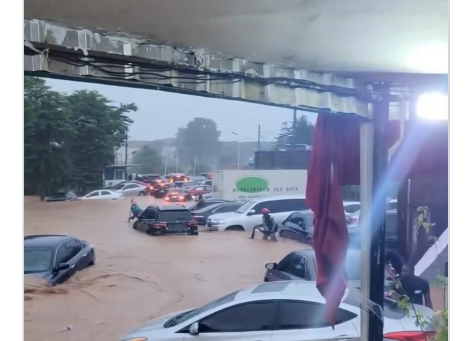 Reactions As Floods in Abuja Sink Public and Private Properties.
